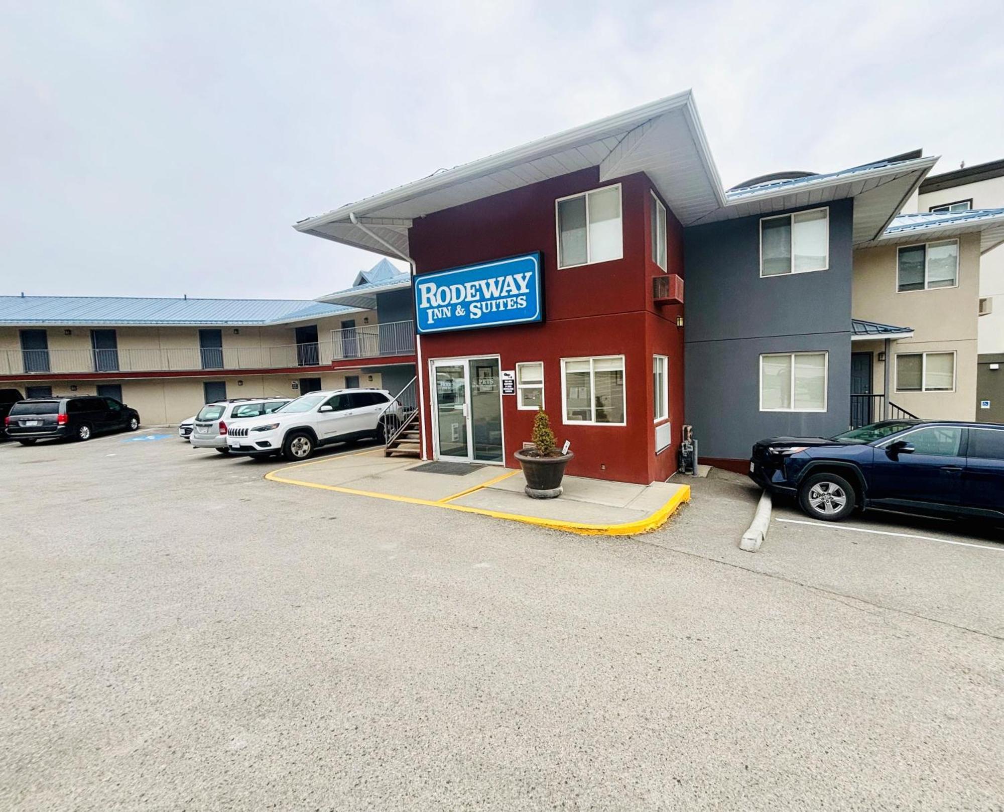 Rodeway Inn & Suites Kamloops Extérieur photo