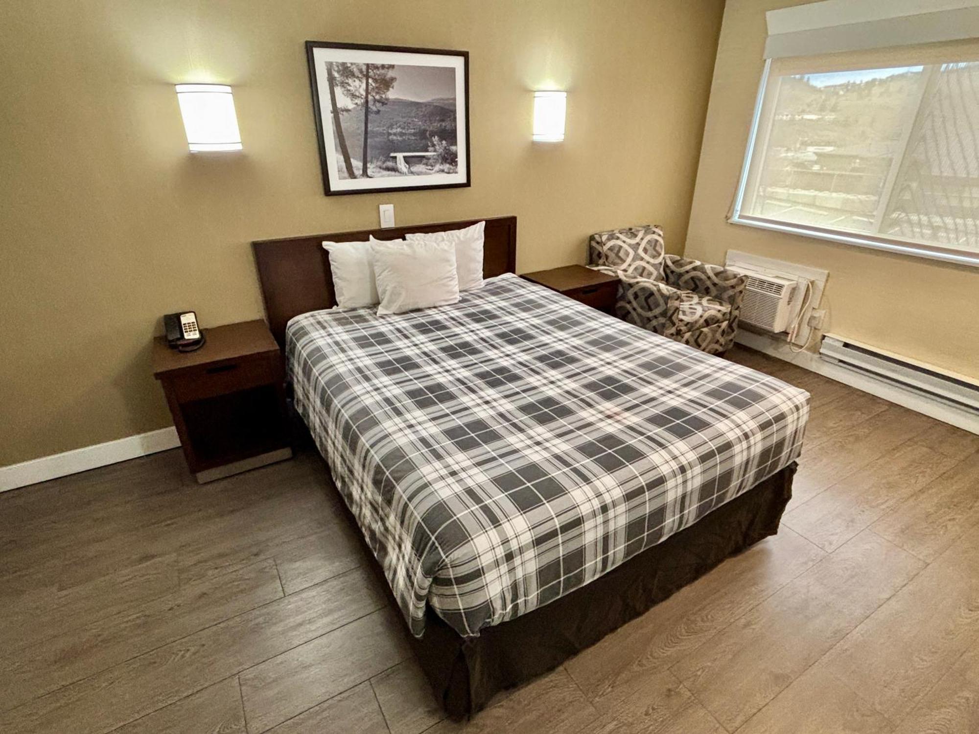 Rodeway Inn & Suites Kamloops Extérieur photo