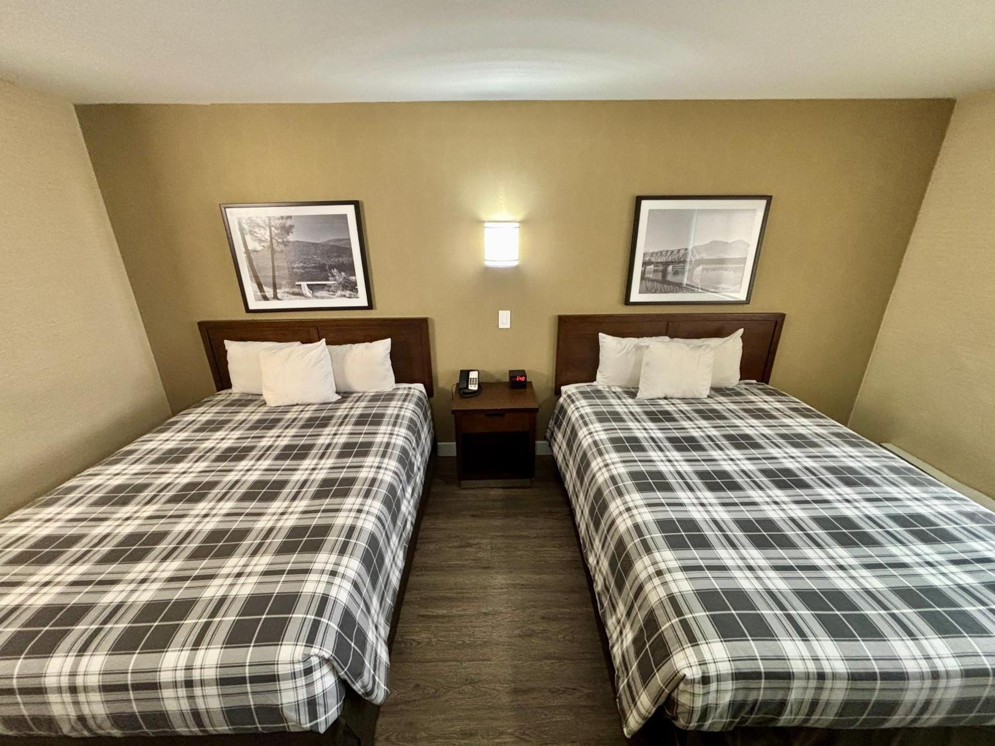 Rodeway Inn & Suites Kamloops Extérieur photo