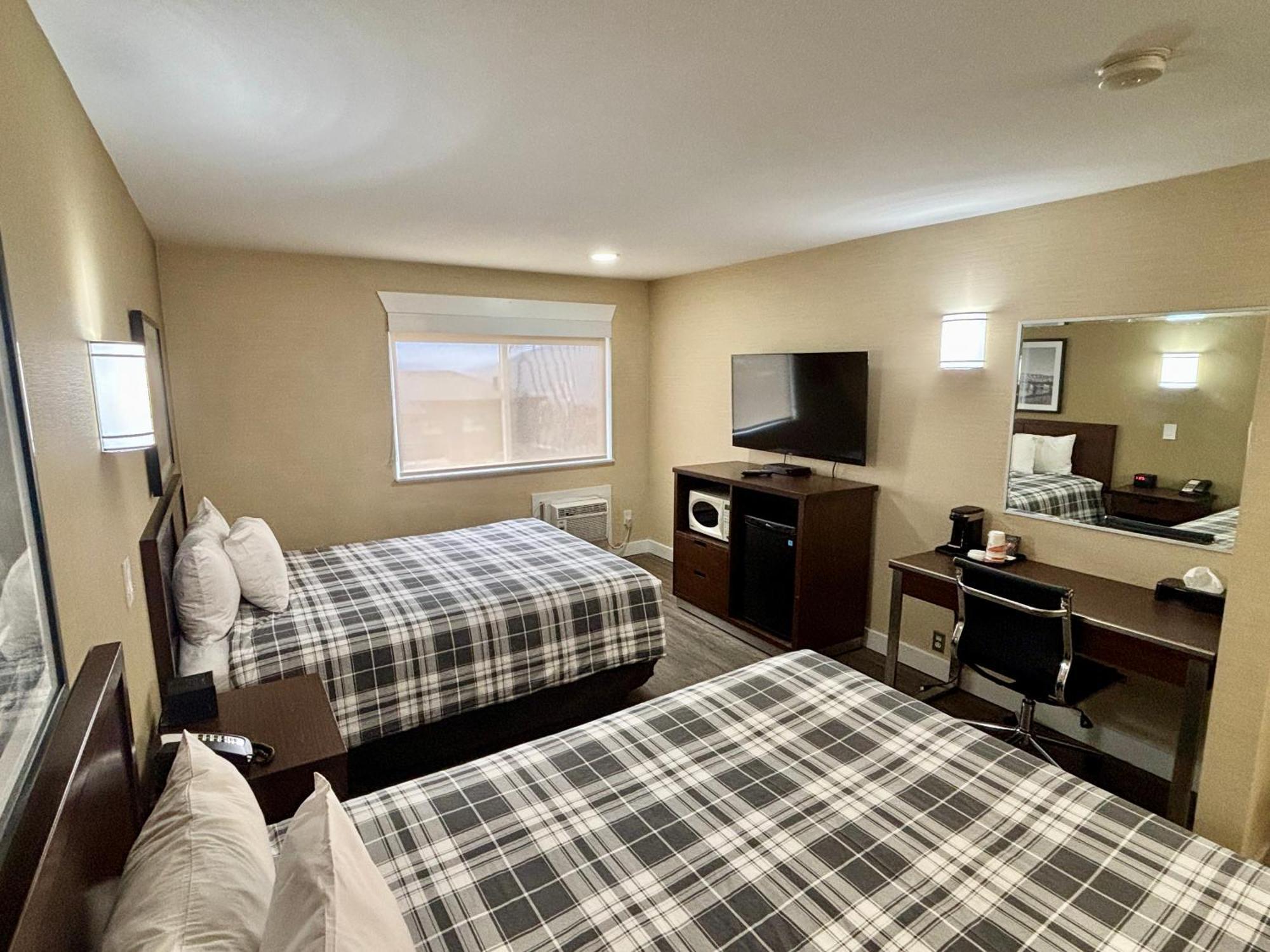 Rodeway Inn & Suites Kamloops Extérieur photo