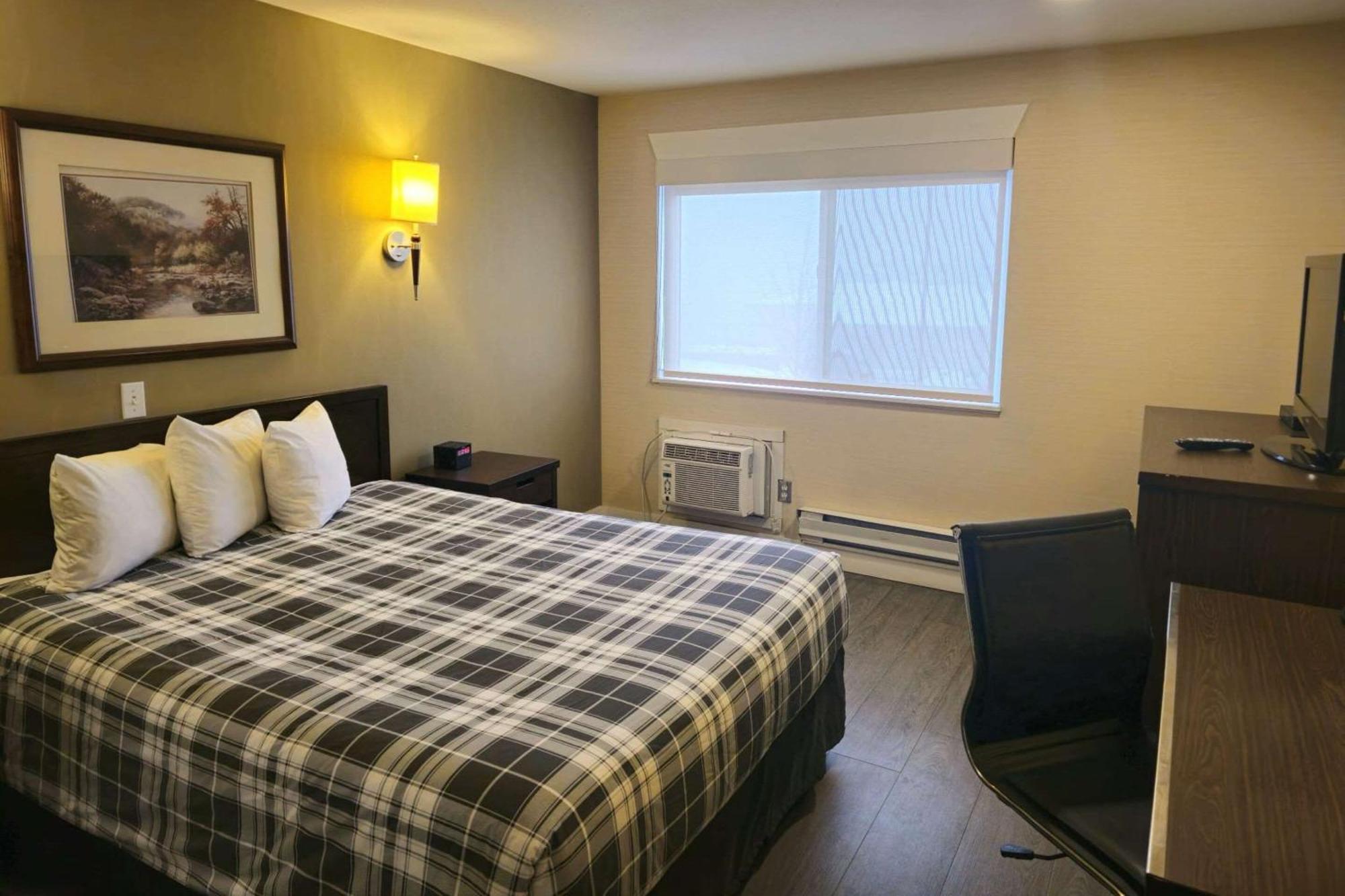 Rodeway Inn & Suites Kamloops Extérieur photo