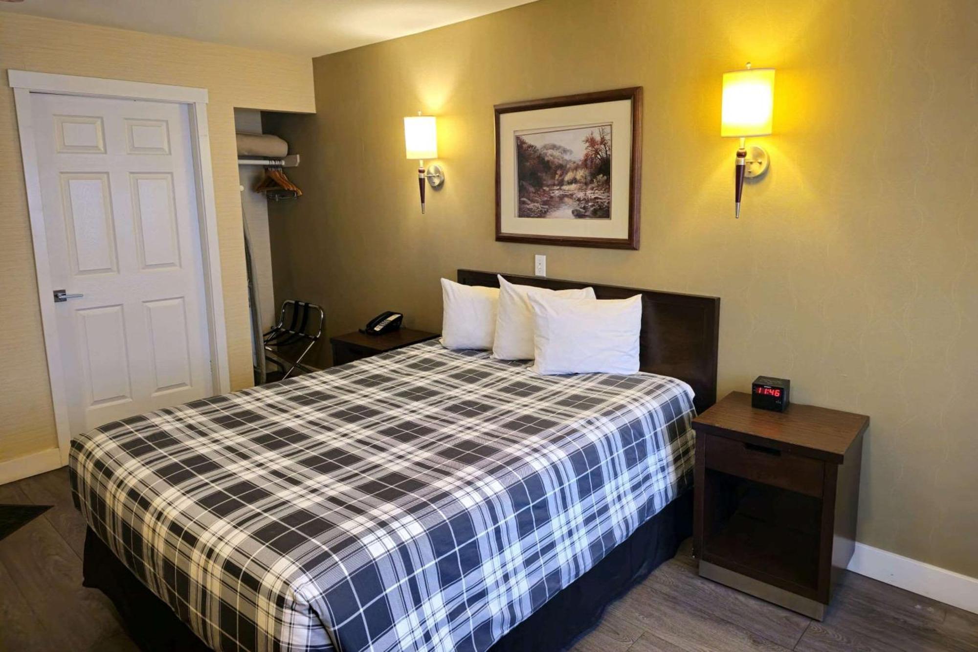 Rodeway Inn & Suites Kamloops Extérieur photo