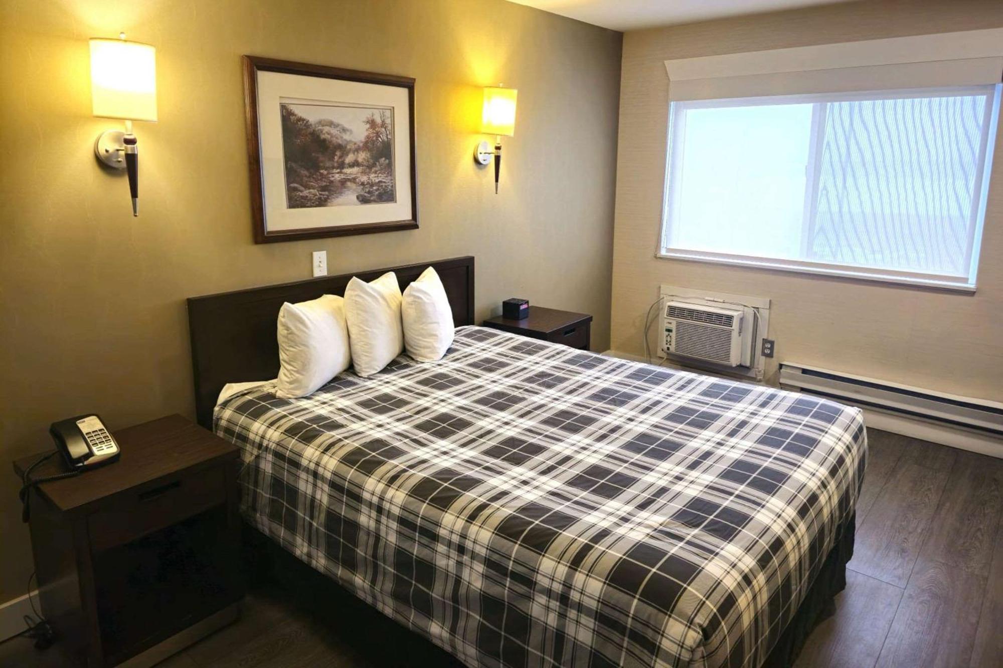 Rodeway Inn & Suites Kamloops Extérieur photo