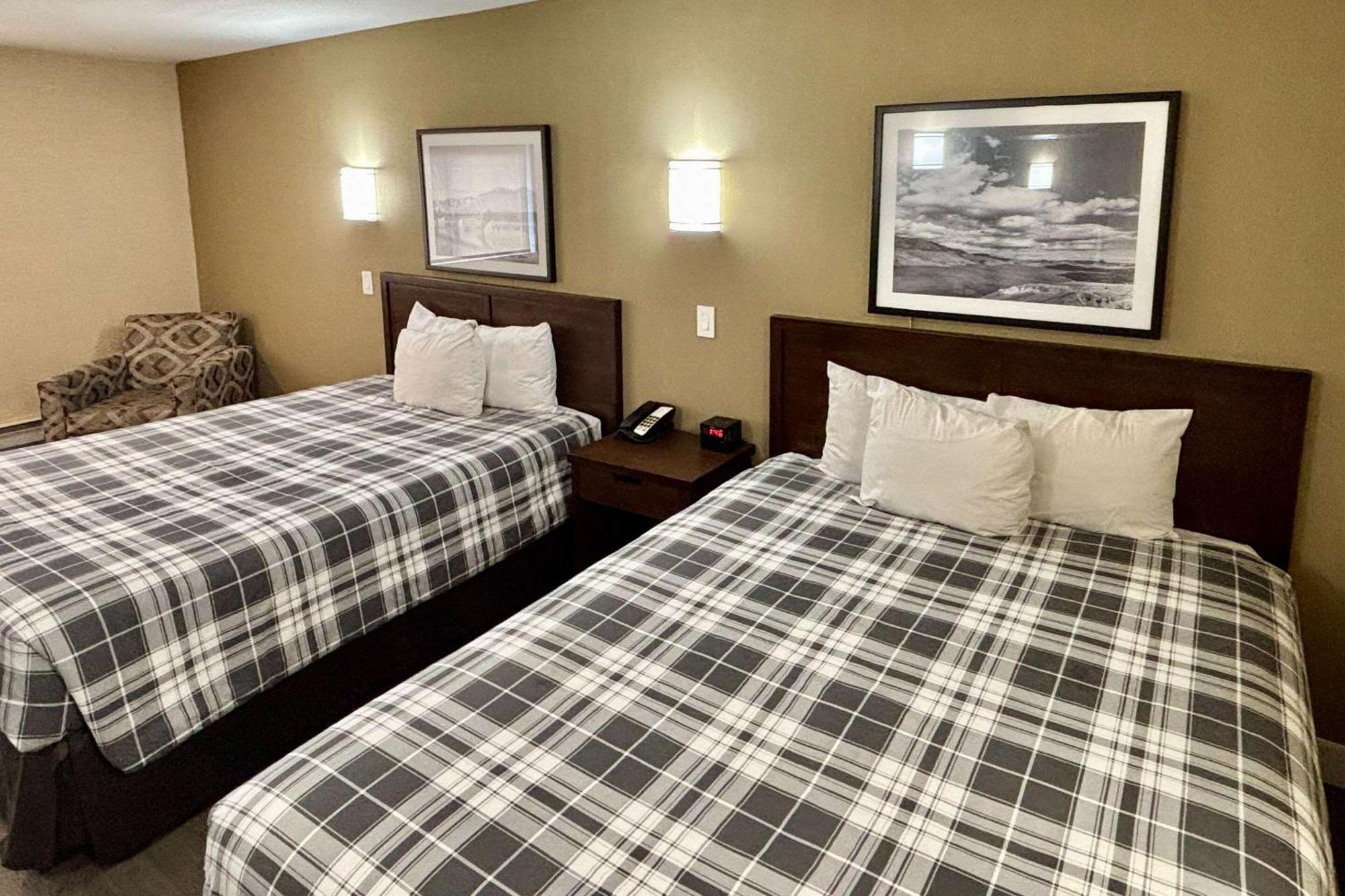 Rodeway Inn & Suites Kamloops Extérieur photo