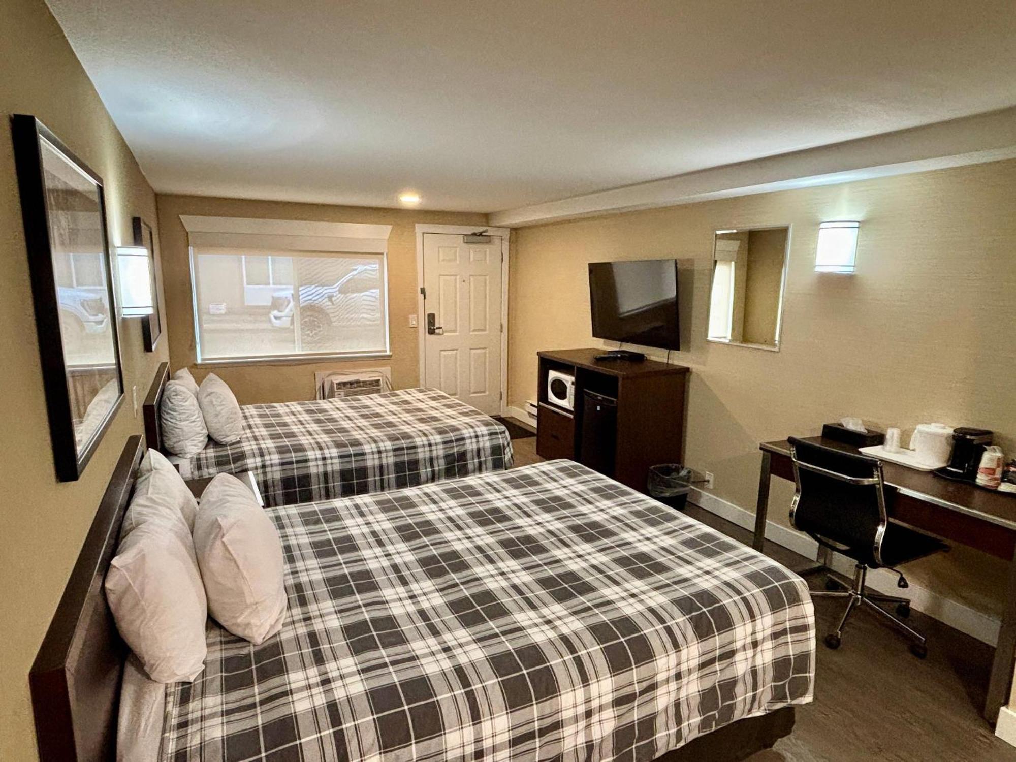 Rodeway Inn & Suites Kamloops Extérieur photo
